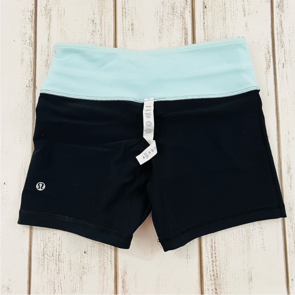 Lululemon Reverse Groove Short 4 Regular - Picture 4 of 9